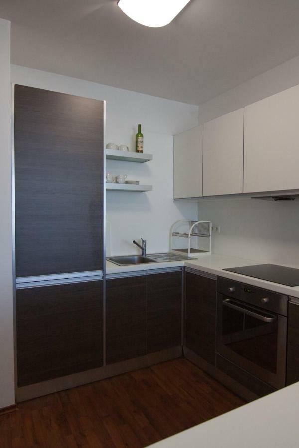 Juls Apartment Next To Football And Hockey Stadium Братислава Екстериор снимка