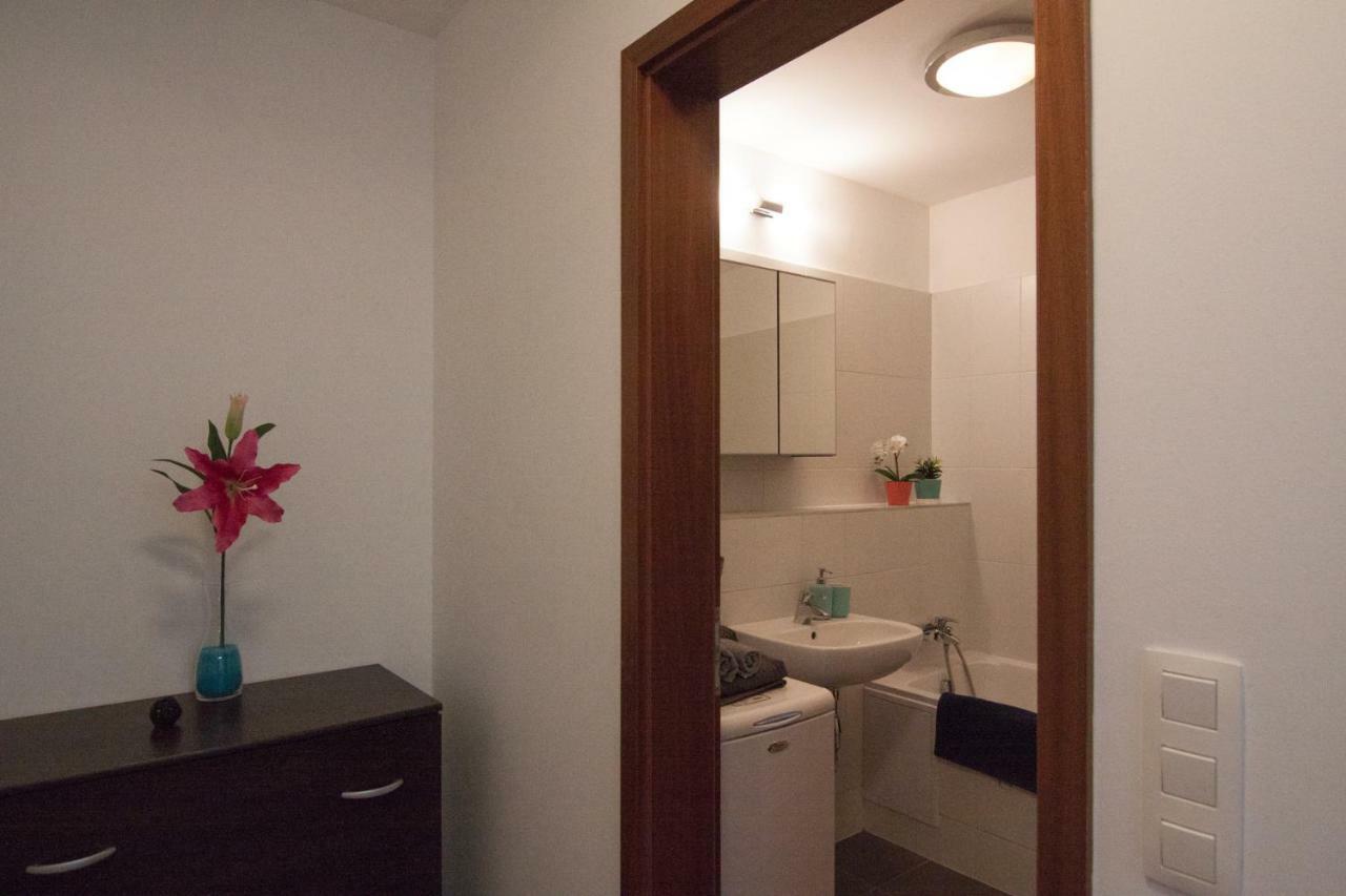 Juls Apartment Next To Football And Hockey Stadium Братислава Екстериор снимка
