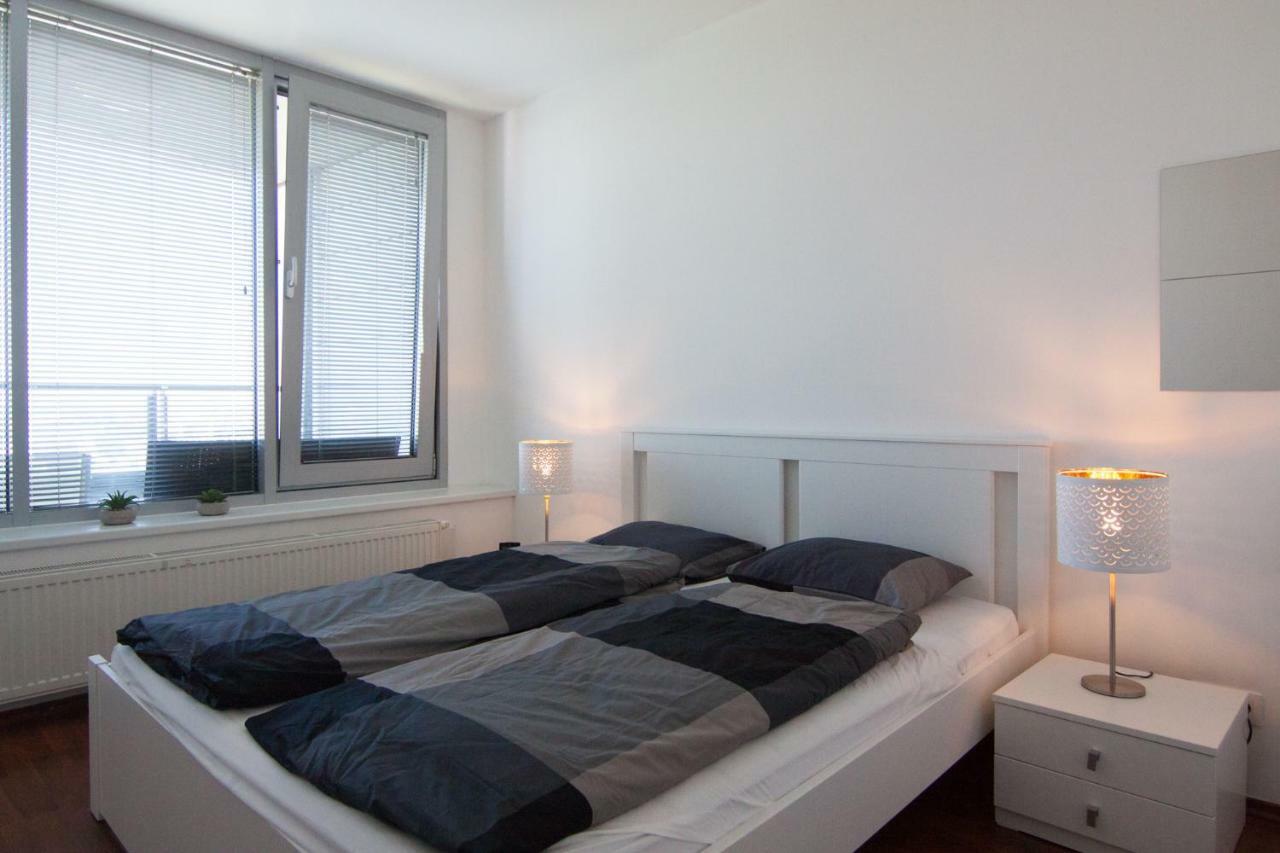 Juls Apartment Next To Football And Hockey Stadium Братислава Екстериор снимка