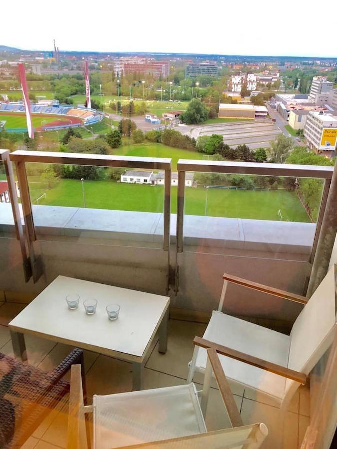 Juls Apartment Next To Football And Hockey Stadium Братислава Екстериор снимка